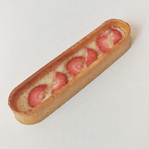 Pâte sucrée, crème d'amande et fraises