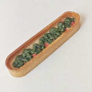 Pâte sucrée, crème d'amande, fraises et pesto basilic