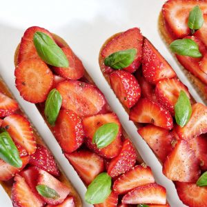 Tartelettes fraise basilic vues de dessus