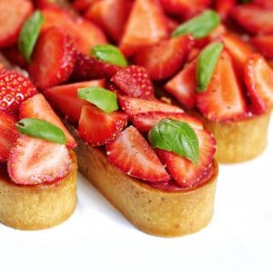 Tartelettes fraise basilic vues de côté