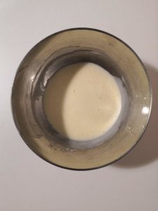 Mélange fromage blanc et pâte à bombe pour mousse