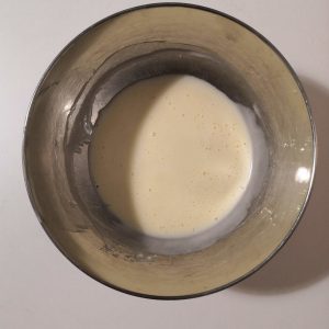 Mélange fromage blanc et pâte à bombe pour mousse
