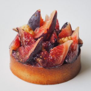 Tartelette figue et noix vue de dessus
