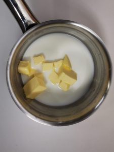 liquides et beurre pour préparation de la panade