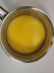 liquides et beurre fondu pour préparation de la panade