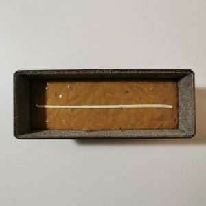 pain d'épices et trait de beurre près à la cuisson
