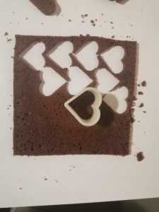 Biscuit au chocolat détaillé en forme de coeur