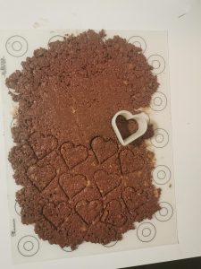 Croustillant chocolat au lait détaillé en forme de coeur
