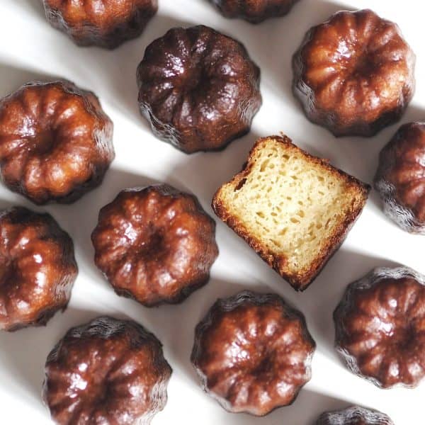 Cannelés coupés vue dessus