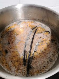 Lait infusé pour cannelés
