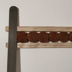 Biscuit chocolat taillé