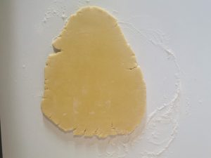 pâte rousquilles étalée à 1 cm