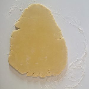 pâte rousquilles étalée à 1 cm