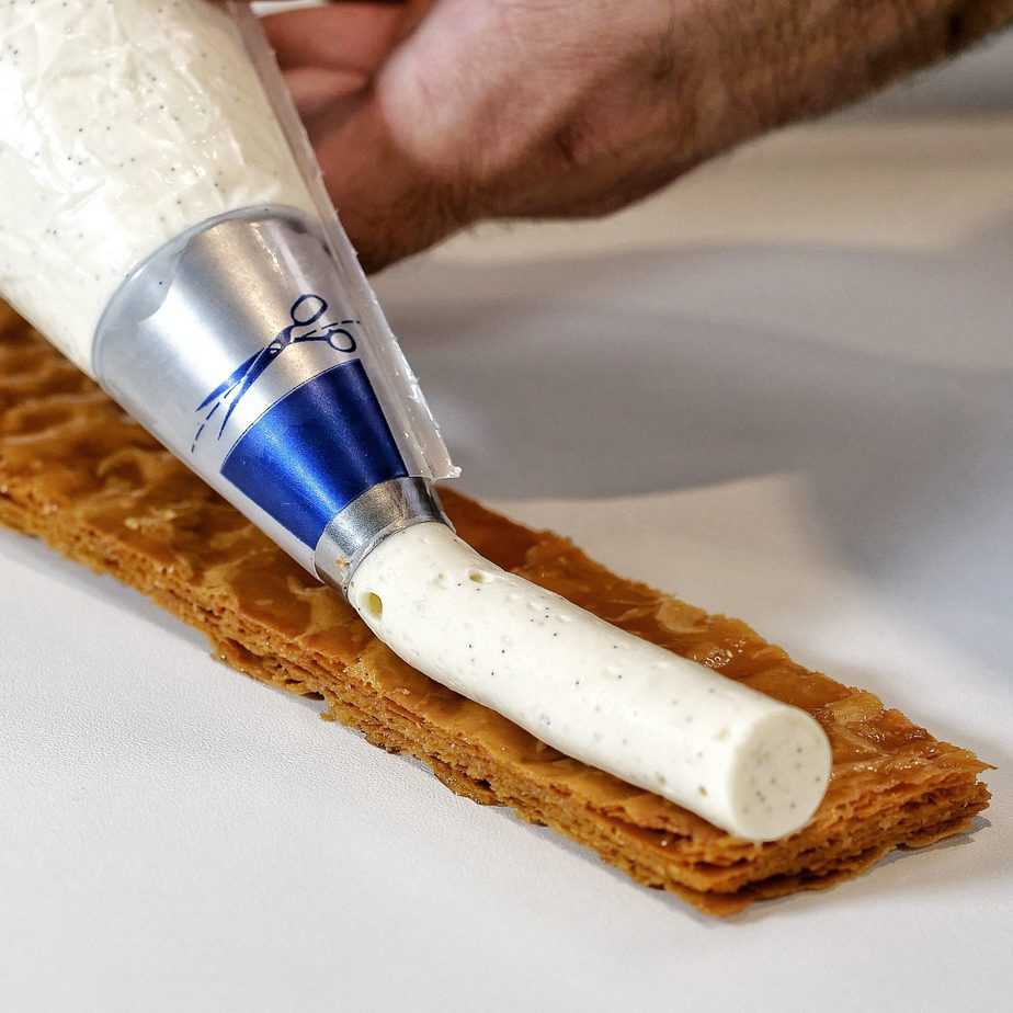 Cours de pâtisserie - Millefeuille vanille, caramel & praliné et feuilletage inversé – Image 2