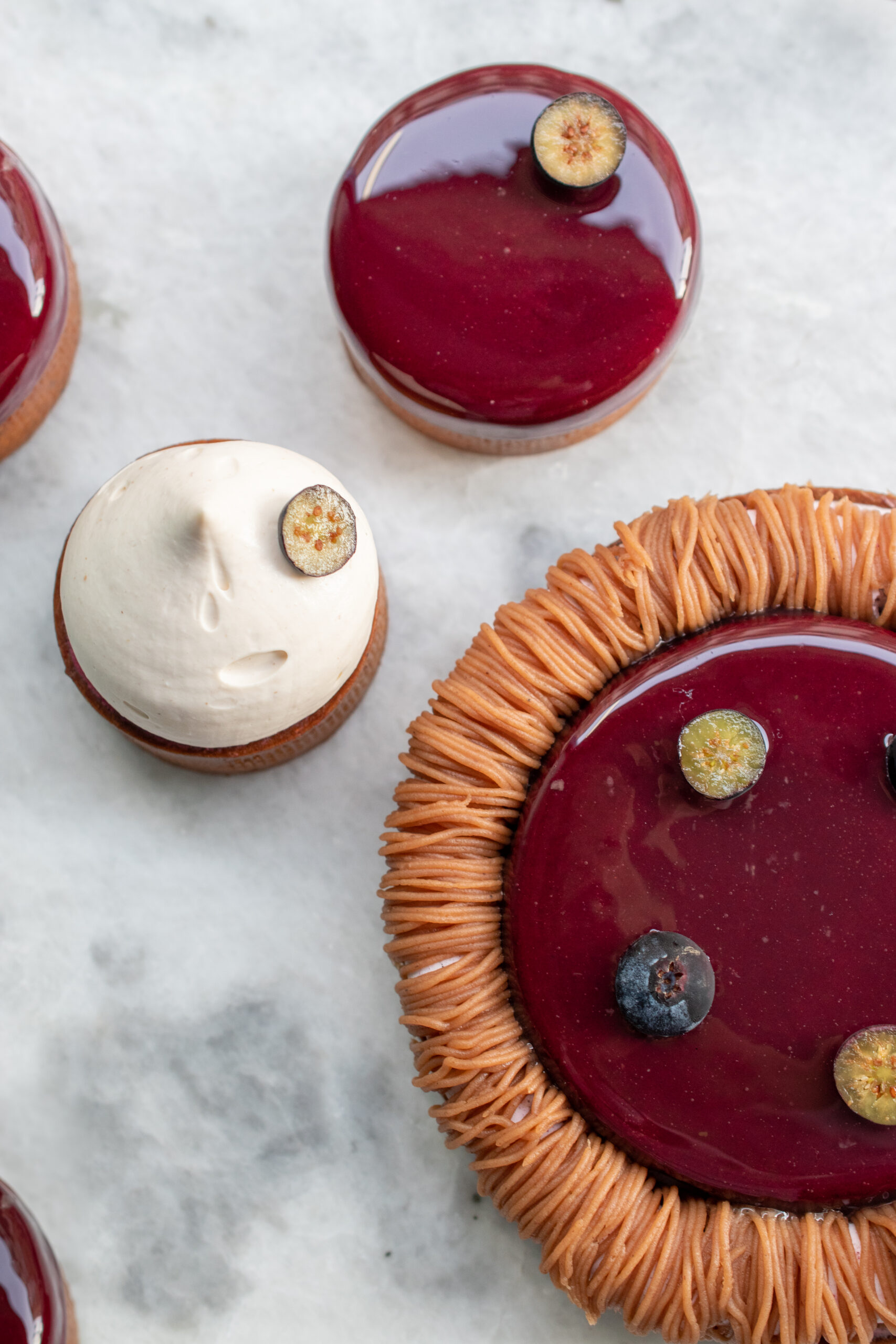 Cours de pâtisserie par Aurélien Cohen - Tarte et tartelette mont-blanc marron cassis
